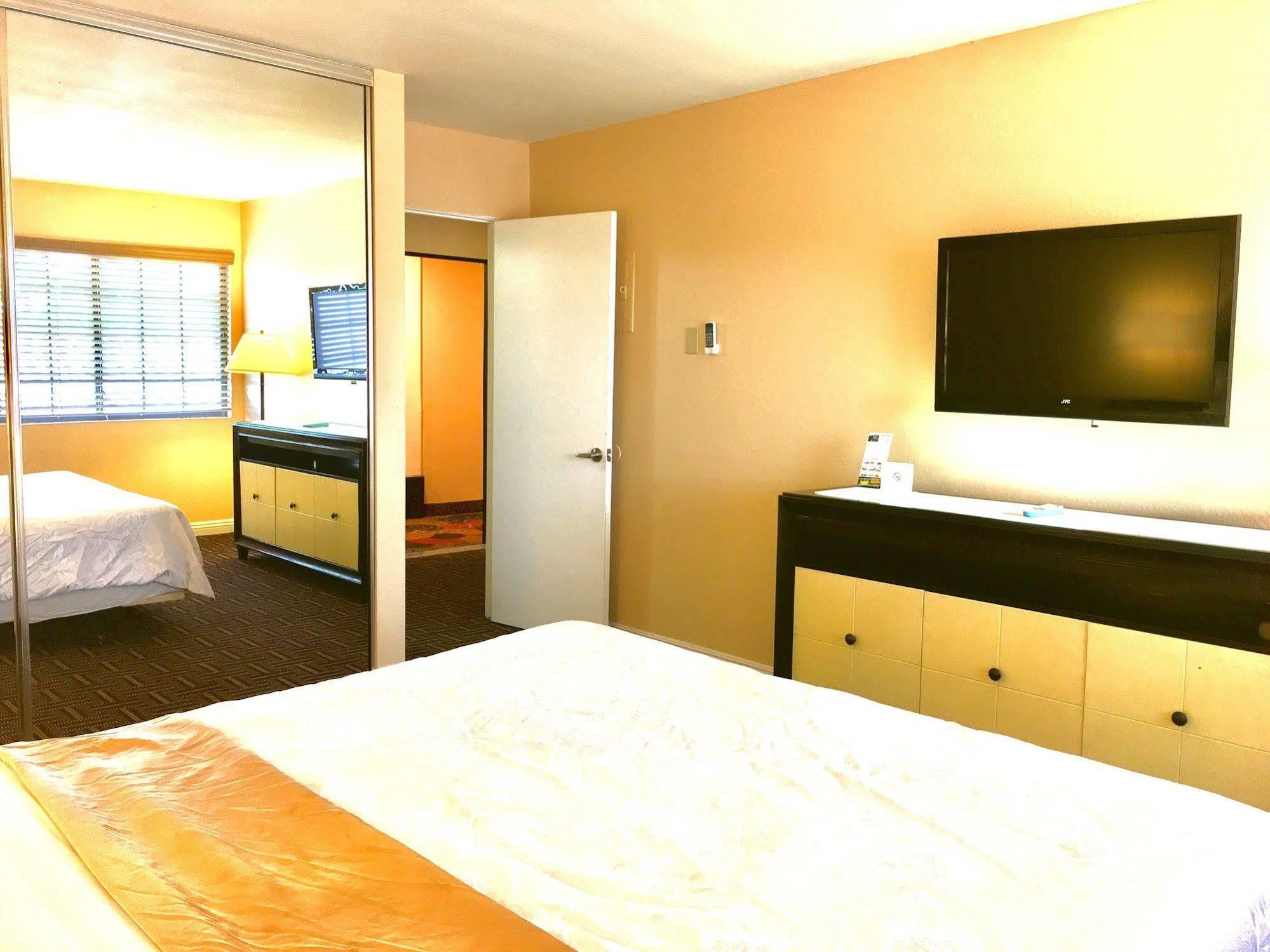 The Lemon Tree Hotel Anaheim Exteriör bild
