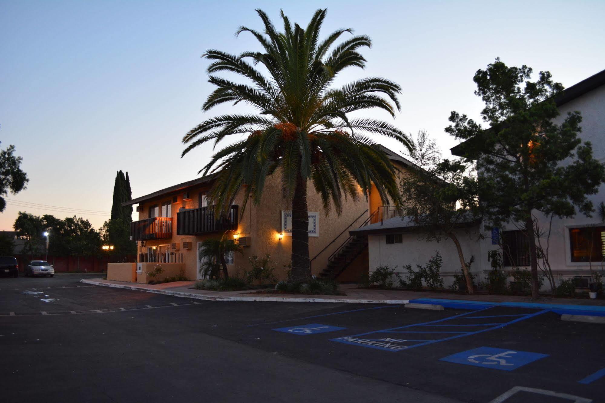 The Lemon Tree Hotel Anaheim Exteriör bild